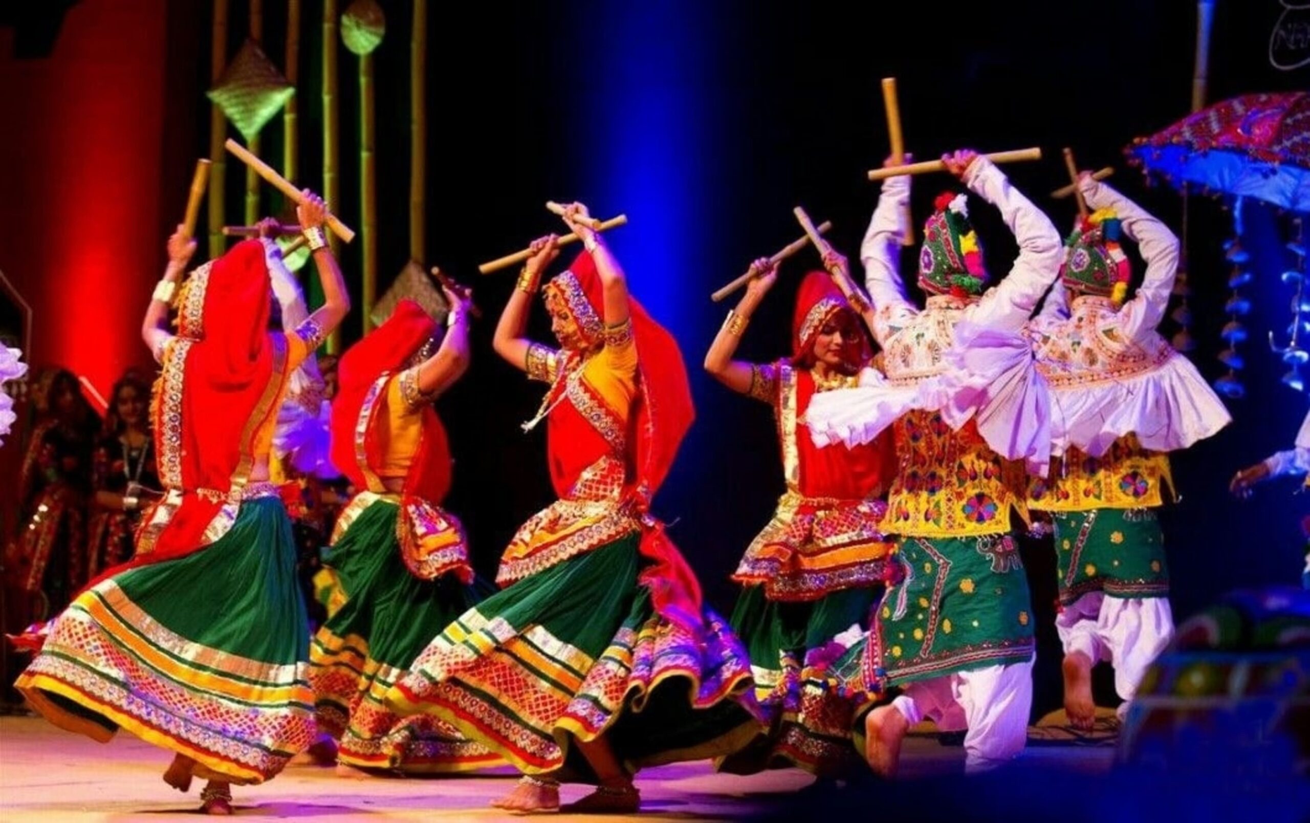 Dandia dance during Navratri celebration | PC - ST Photography (Pinterest)