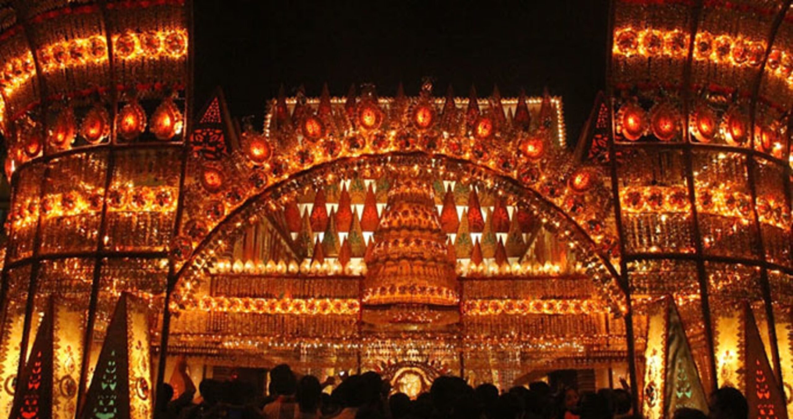 It’s not a Palace. It’s a magnificently illuminated Pandal, a temporary structure created for Durga Puja | PC - tourmyindia.com