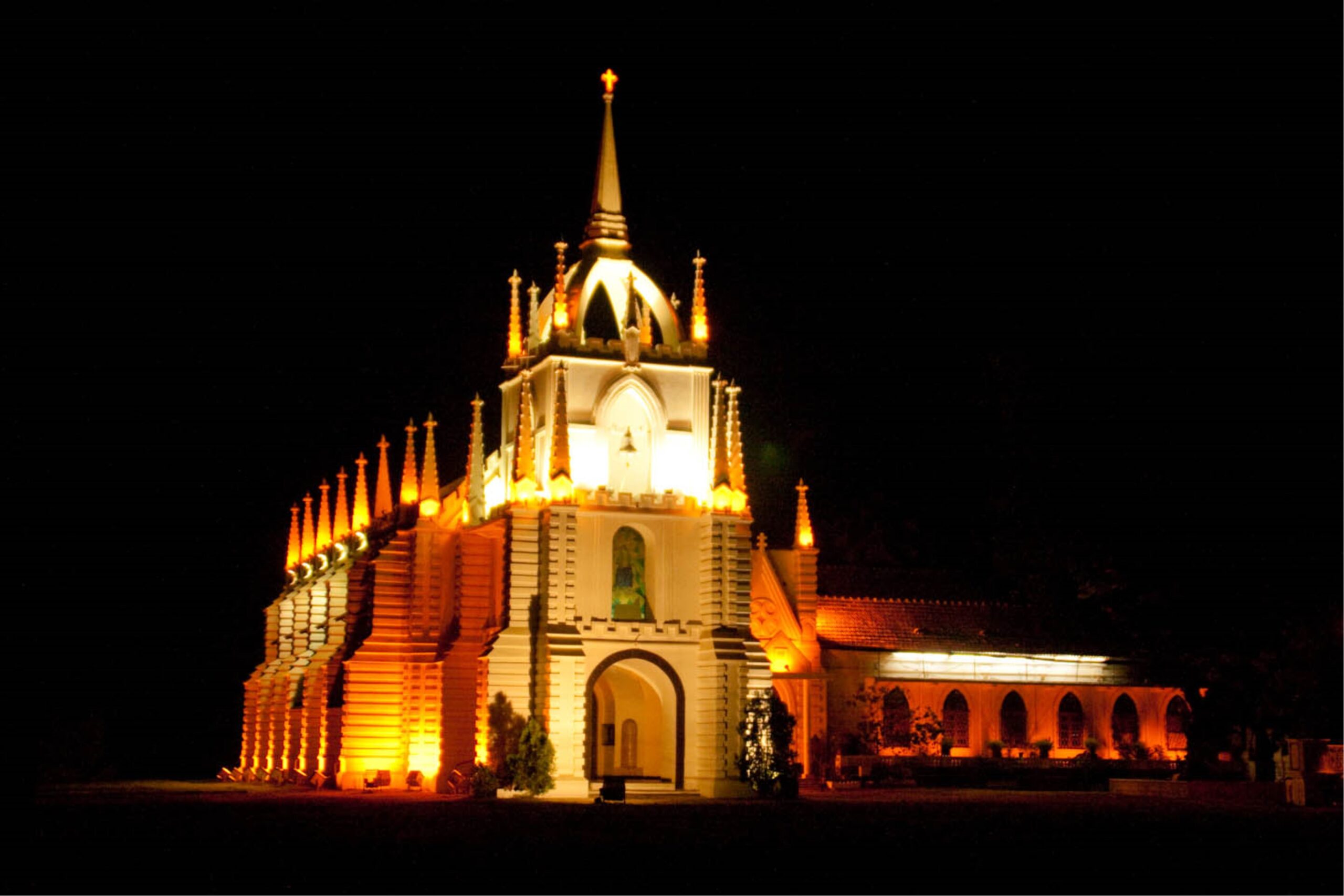 Mae De Deus Church at night | PC - footwa.com