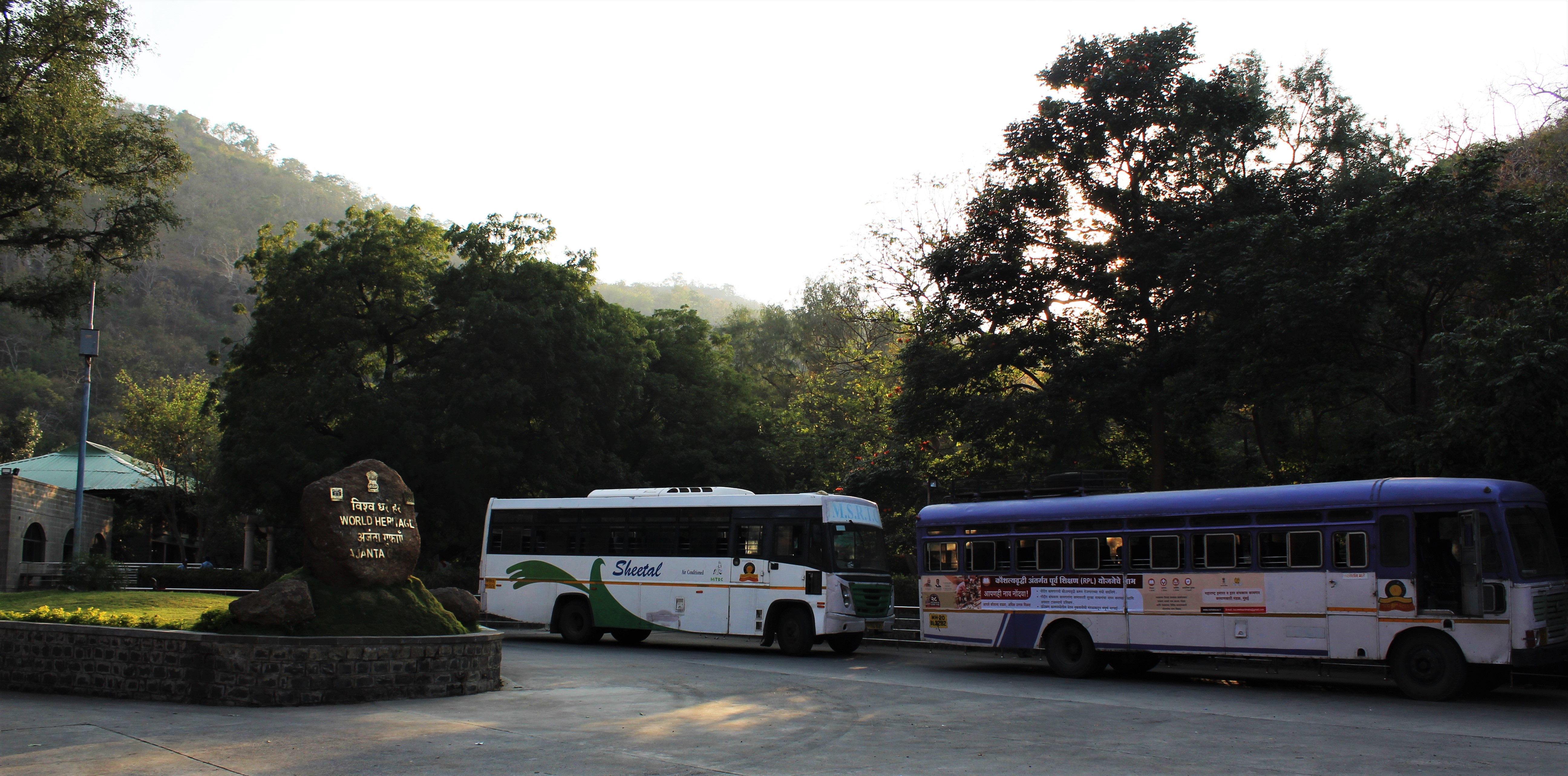 The Visitor Centre; buses are available to take the tourists to the Caves located higher up the ridge