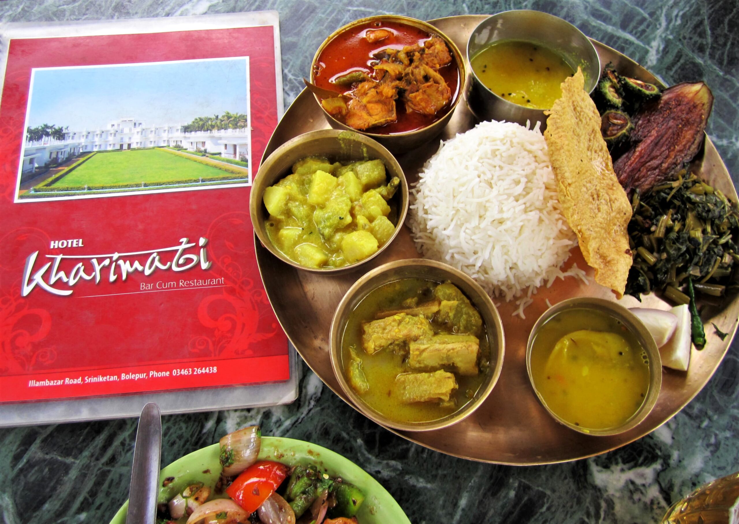 Lunch with traditional Bengali Thali at Kharimati